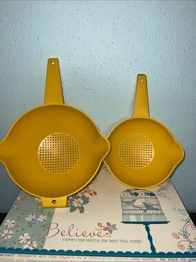 Tupperware Bright Yellow Plastic Strainers Set - 2 Piece